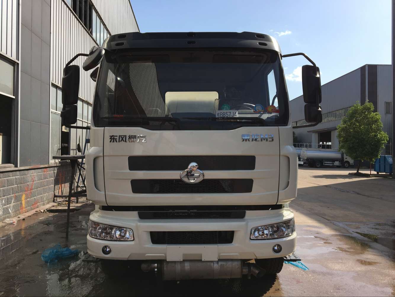 東風柳汽小三軸鋁合金油罐車圖片 東風柳汽小三軸鋁合金油罐車圖片
