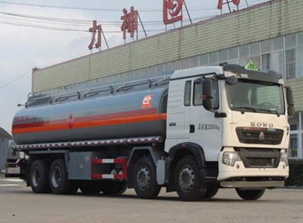 25噸|26噸國(guó)六重汽豪沃前四后八鋁合金油罐車(chē)圖片 25噸|26噸國(guó)六重汽豪沃前四后八鋁合金油罐車(chē)圖片