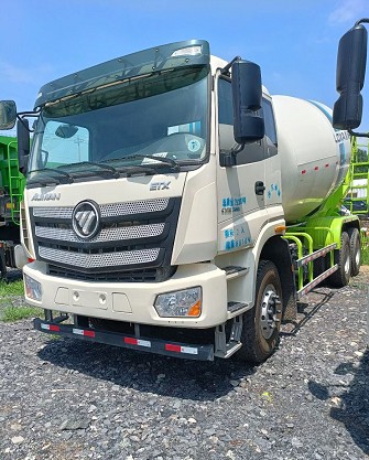 六臺庫存福田歐曼ETX混凝土攪拌車，大14方雷薩上裝，已經(jīng)上牌！