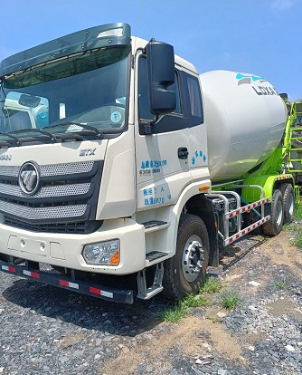 六臺庫存福田歐曼ETX混凝土攪拌車，大14方雷薩上裝，已經(jīng)上牌！