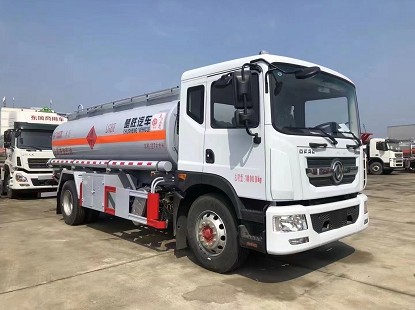 國(guó)六12噸東風(fēng)多利卡D9油罐車(chē)多方位圖片 國(guó)六12噸東風(fēng)多利卡D9油罐車(chē)多方位圖片