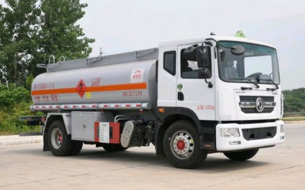 國(guó)六12噸東風(fēng)多利卡D9油罐車(chē)多方位圖片 國(guó)六12噸東風(fēng)多利卡D9油罐車(chē)多方位圖片