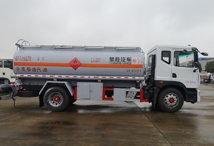 國(guó)六12噸東風(fēng)多利卡D9油罐車(chē)多方位圖片 國(guó)六12噸東風(fēng)多利卡D9油罐車(chē)多方位圖片
