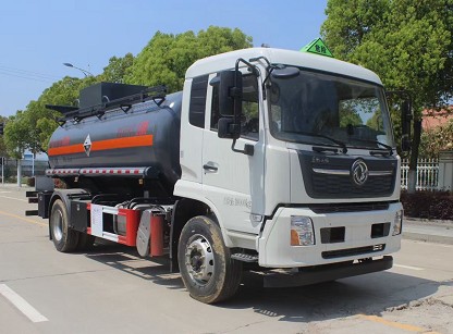 國(guó)六東風(fēng)天錦化工車(chē)圖片 國(guó)六東風(fēng)天錦化工車(chē)圖片