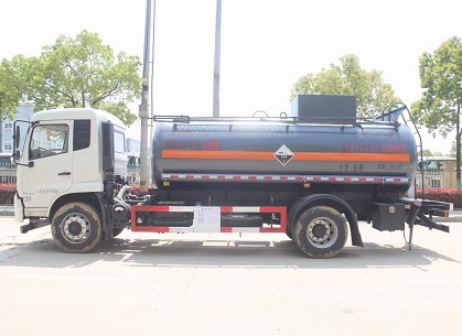國(guó)六東風(fēng)天錦化工車(chē)圖片 國(guó)六東風(fēng)天錦化工車(chē)圖片