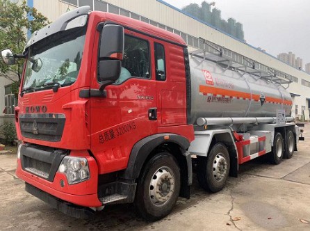 重汽豪沃SLS5322GFWZ5型腐蝕性物品罐式運(yùn)輸車(chē) 重汽豪沃SLS5322GFWZ5型腐蝕性物品罐式運(yùn)輸車(chē)