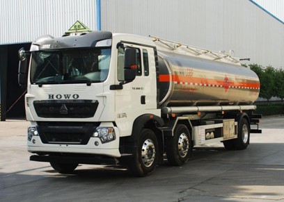 國(guó)六重汽豪沃24.3方油罐車(chē) 國(guó)六重汽豪沃24.3方油罐車(chē)