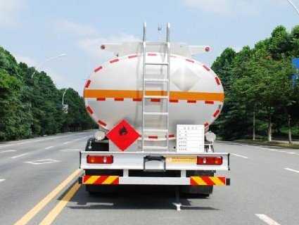 國(guó)六東風(fēng)天錦16.6方雙倉(cāng)油罐車(chē) 國(guó)六東風(fēng)天錦16.6方雙倉(cāng)油罐車(chē)