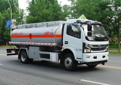 國(guó)六東風(fēng)福瑞卡8.6方運(yùn)油車 國(guó)六東風(fēng)福瑞卡8.6方運(yùn)油車