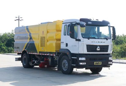 國(guó)六重汽汕德卡洗掃車_凱力風(fēng)牌KLF5180TXSZ6型洗掃車