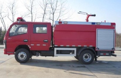 東風(fēng)3噸水罐消防車