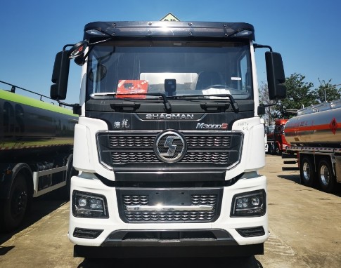 國六陜汽德龍前四后八鋁合金運(yùn)油車 國六陜汽德龍前四后八鋁合金運(yùn)油車