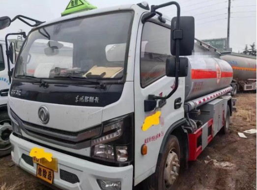 二手8噸油罐車，山東青島牌照！