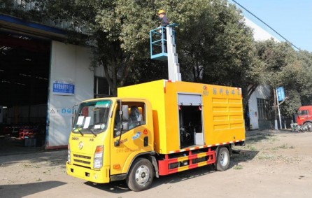 大運物料粉碎車（帶升降梯）_園林樹枝粉碎車_秸桿粉碎車