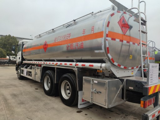 重汽汕德卡后雙橋/后八輪油罐車_楚勝牌CSC5268GYYLZK6型鋁合金運油車 重汽汕德卡后雙橋/后八輪油罐車_楚勝牌CSC5268GYYLZK6型鋁合金運油車