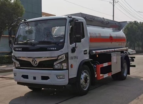東風(fēng)大多利卡8.1方易燃液體罐式運輸車_潤知星牌SCS5120GRYEQ6型易燃液體罐式運輸車 東風(fēng)大多利卡8.1方易燃液體罐式運輸車_潤知星牌SCS5120GRYEQ6型易燃液體罐式運輸車