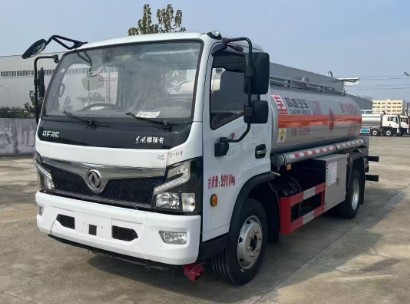 東風(fēng)福瑞卡六噸王油罐車_東風(fēng)福瑞卡山區(qū)重載版油罐車