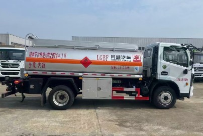 東風(fēng)福瑞卡六噸王油罐車_東風(fēng)福瑞卡山區(qū)重載版油罐車