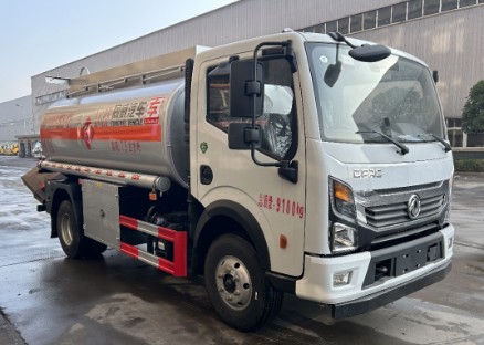 東風6噸油罐車