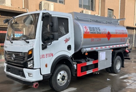 東風6噸油罐車