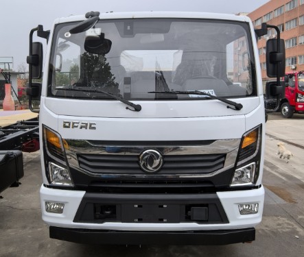 東風6噸油罐車