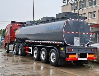 普貨襯塑半掛罐式車,特運牌DTA9403GGY型半掛供液車,DTA9401GGS型供水半掛車